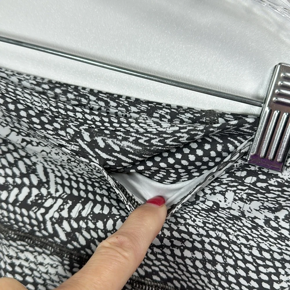 Lululemon Grey And White Snakeskin Print Crop leggings size 6.